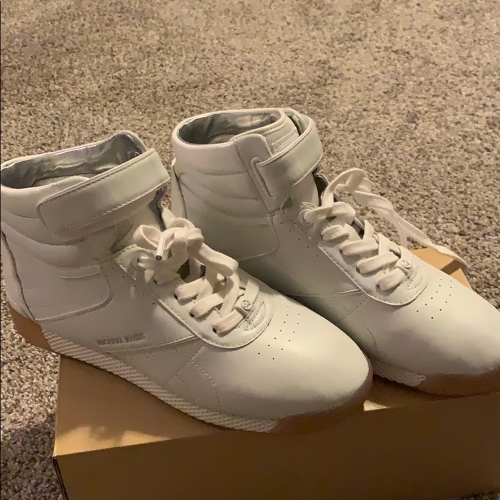 Shoe